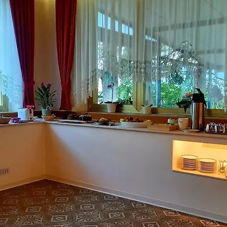 Bed & Breakfast Garni Gruener Baum *