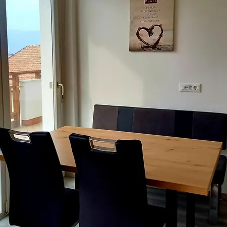 Garni Gruener Baum Bed & Breakfast Laives