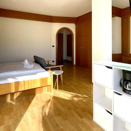 Garni Gruener Baum Bed & Breakfast *
