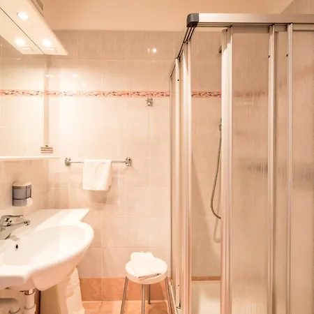 Bed & Breakfast Garni Gruener Baum *